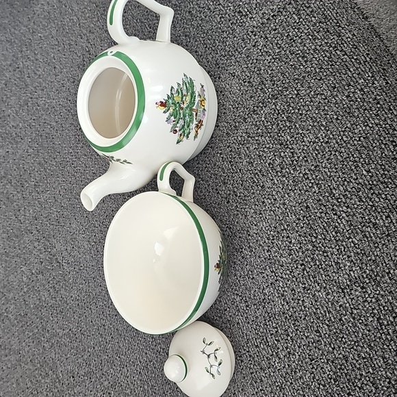 NWOT CHRISTMAS IN JULY Festive Christmas Tree Teapot - Picture 4 of 9